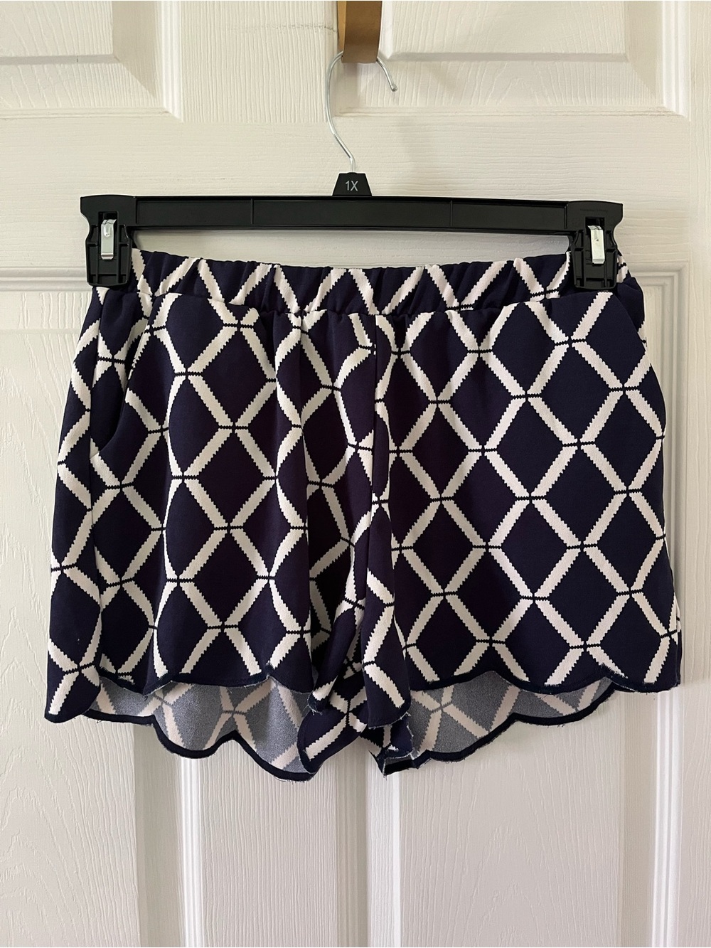 mine Navy and White Geometric Scalloped Shorts